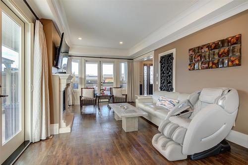 5335 Signet Crescent, Kelowna, BC - Indoor Photo Showing Living Room