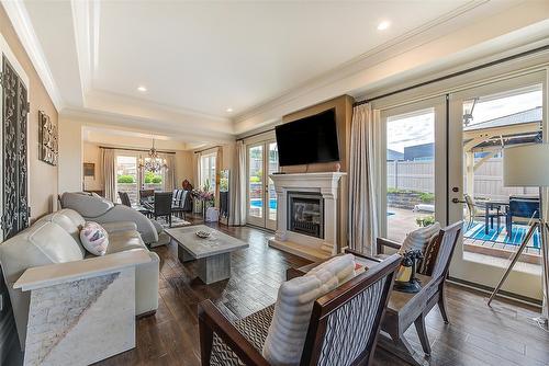 5335 Signet Crescent, Kelowna, BC - Indoor Photo Showing Living Room With Fireplace