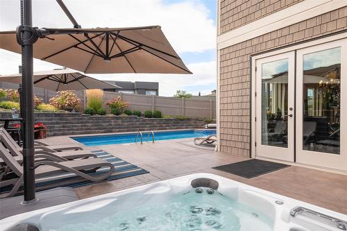 5335 Signet Crescent, Kelowna, BC - Outdoor With In Ground Pool With Deck Patio Veranda