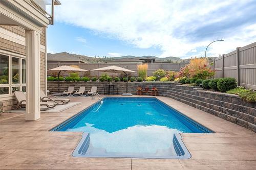 5335 Signet Crescent, Kelowna, BC - Outdoor With In Ground Pool With Deck Patio Veranda