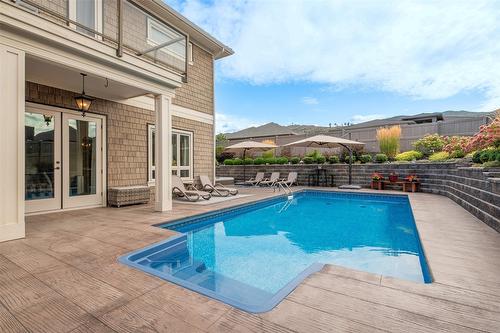 5335 Signet Crescent, Kelowna, BC - Outdoor With In Ground Pool With Deck Patio Veranda