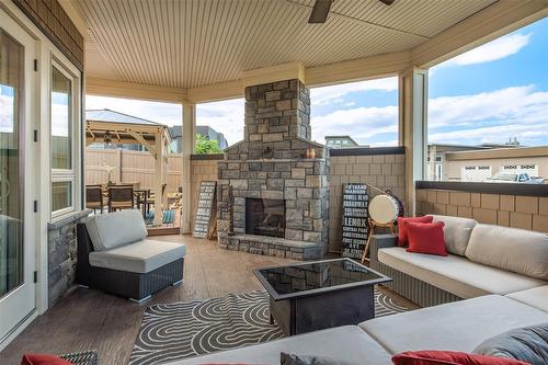 5335 Signet Crescent, Kelowna, BC - Outdoor With Deck Patio Veranda With Exterior