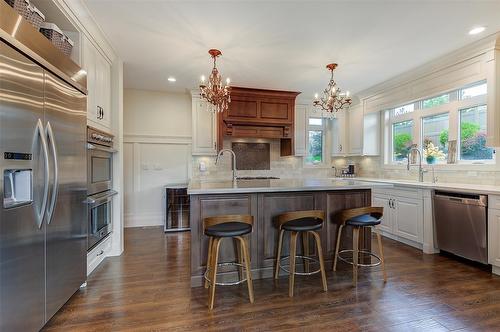 5335 Signet Crescent, Kelowna, BC - Indoor Photo Showing Kitchen With Upgraded Kitchen