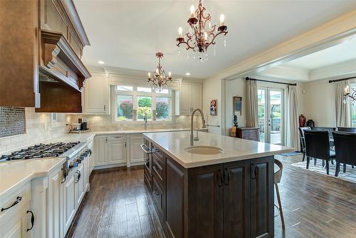 5335 Signet Crescent, Kelowna, BC - Indoor Photo Showing Kitchen With Upgraded Kitchen