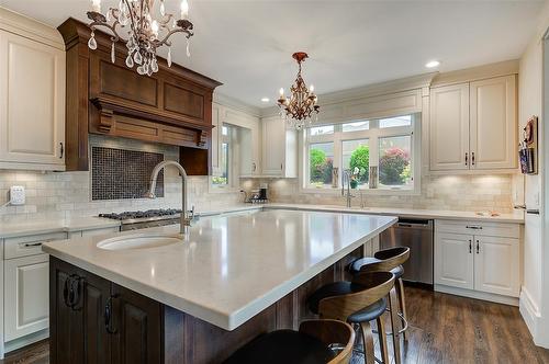 5335 Signet Crescent, Kelowna, BC - Indoor Photo Showing Kitchen With Upgraded Kitchen