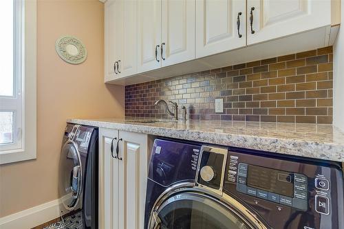 5335 Signet Crescent, Kelowna, BC - Indoor Photo Showing Laundry Room