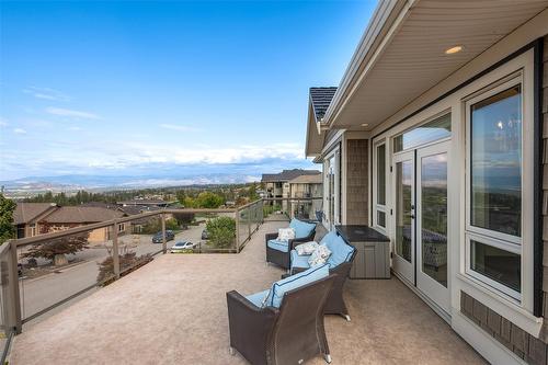 5335 Signet Crescent, Kelowna, BC - Outdoor With Deck Patio Veranda With Exterior