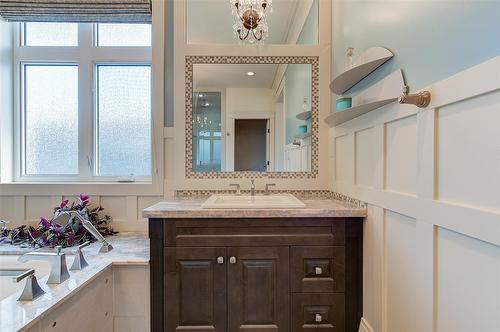 5335 Signet Crescent, Kelowna, BC - Indoor Photo Showing Bathroom