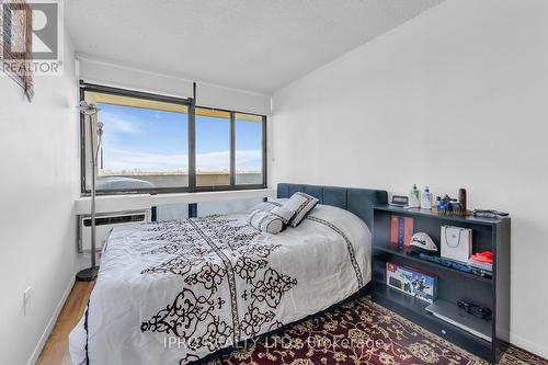 2209 - 3300 Don Mills Road, Toronto (Don Valley Village), ON - Indoor Photo Showing Bedroom