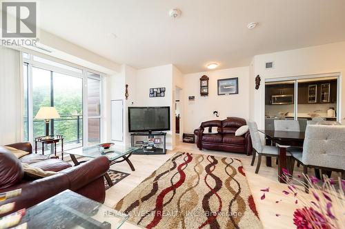 301 - 1575 Lakeshore Road W, Mississauga, ON - Indoor Photo Showing Living Room