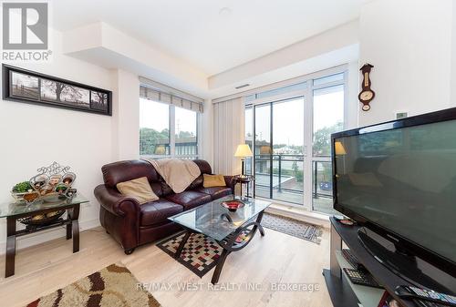 301 - 1575 Lakeshore Road W, Mississauga, ON - Indoor Photo Showing Living Room