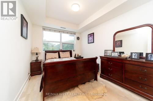 301 - 1575 Lakeshore Road W, Mississauga, ON - Indoor Photo Showing Bedroom