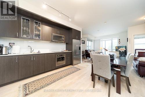 301 - 1575 Lakeshore Road W, Mississauga, ON - Indoor Photo Showing Kitchen