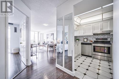 608 - 24 Hanover Road, Brampton, ON - Indoor Photo Showing Kitchen