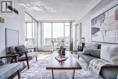 608 - 24 Hanover Road, Brampton, ON - Indoor Photo Showing Living Room