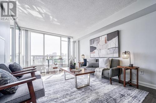 608 - 24 Hanover Road, Brampton, ON - Indoor Photo Showing Living Room