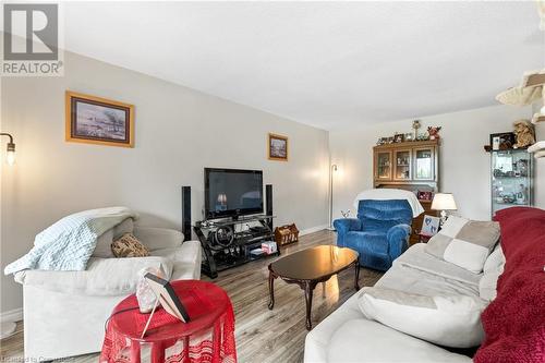 200 Jamieson Parkway Unit# 111, Cambridge, ON - Indoor Photo Showing Living Room