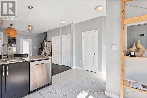 6 - 5030 Corporate Drive, Burlington, ON - Indoor Photo Showing Kitchen