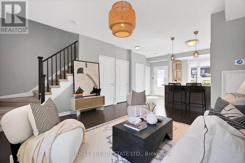 6 - 5030 Corporate Drive, Burlington, ON - Indoor Photo Showing Living Room