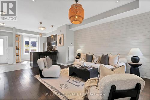 6 - 5030 Corporate Drive, Burlington, ON - Indoor Photo Showing Living Room