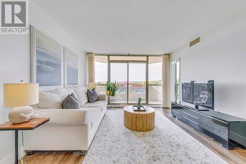 709 - 5090 Pinedale Avenue, Burlington, ON - Indoor Photo Showing Living Room