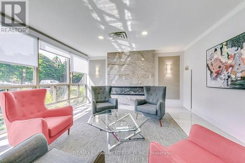 709 - 5090 Pinedale Avenue, Burlington, ON - Indoor Photo Showing Living Room