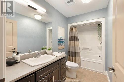 3010 Bridgeway Boulevard, Lasalle, ON - Indoor Photo Showing Bathroom