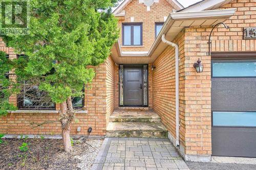 1348 Pilgrims Way, Oakville, ON - Outdoor