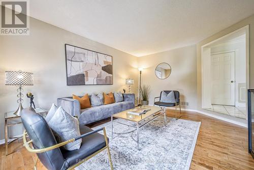 1348 Pilgrims Way, Oakville, ON - Indoor Photo Showing Living Room