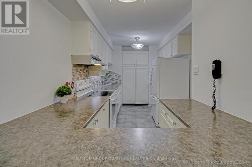 304 - 965 Inverhouse Drive, Mississauga (Clarkson), ON - Indoor Photo Showing Kitchen With Double Sink