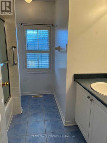 5882 Blue Spruce Avenue, Burlington (Orchard), ON - Indoor Photo Showing Bathroom