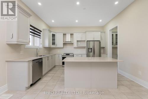 54 Arthur Griffin Crescent E, Caledon (Caledon East), ON - Indoor Photo Showing Kitchen With Upgraded Kitchen