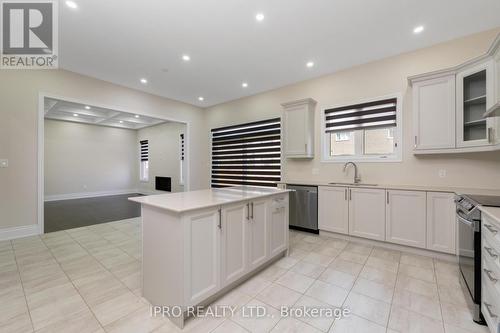 54 Arthur Griffin Crescent E, Caledon, ON - Indoor Photo Showing Kitchen