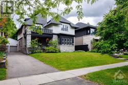 290 CLEMOW AVENUE  Ottawa, ON K1S 2B8