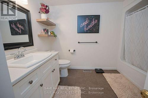 46 Cedarvale Avenue, Guelph, ON - Indoor Photo Showing Bathroom