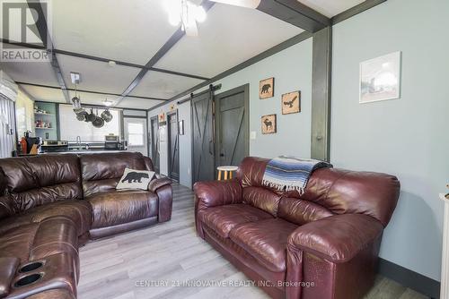 14 Hargrave Road, Kawartha Lakes, ON - Indoor Photo Showing Living Room