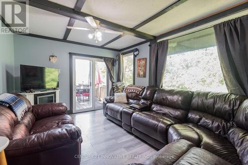 14 Hargrave Road, Kawartha Lakes, ON - Indoor Photo Showing Living Room