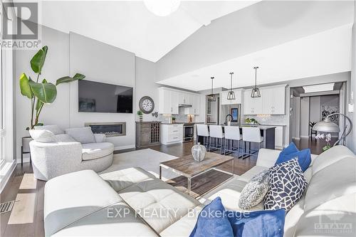 404 Cavesson Street, Ottawa, ON - Indoor Photo Showing Living Room