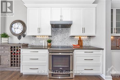 404 Cavesson Street, Ottawa, ON - Indoor Photo Showing Kitchen With Upgraded Kitchen