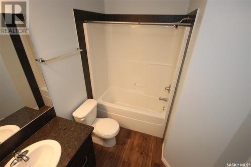 204 3818 Dewdney Avenue E, Regina, SK - Indoor Photo Showing Bathroom