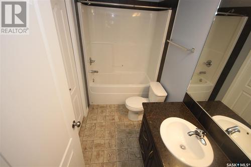 204 3818 Dewdney Avenue E, Regina, SK - Indoor Photo Showing Bathroom