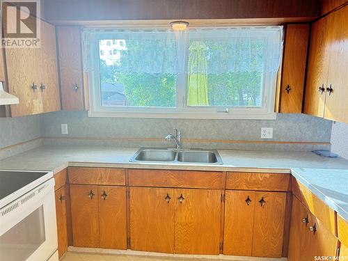 1027 7Th Street, Humboldt, SK - Indoor Photo Showing Kitchen With Double Sink