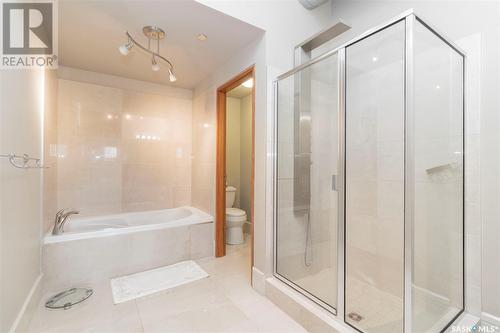 304 73 24Th Street E, Saskatoon, SK - Indoor Photo Showing Bathroom