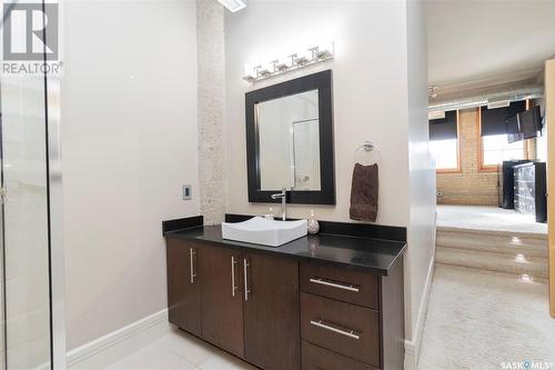 304 73 24Th Street E, Saskatoon, SK - Indoor Photo Showing Bathroom