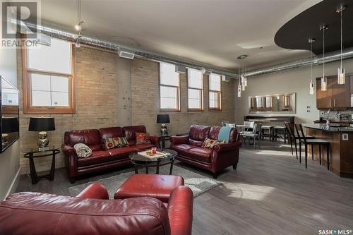 304 73 24Th Street E, Saskatoon, SK - Indoor Photo Showing Living Room