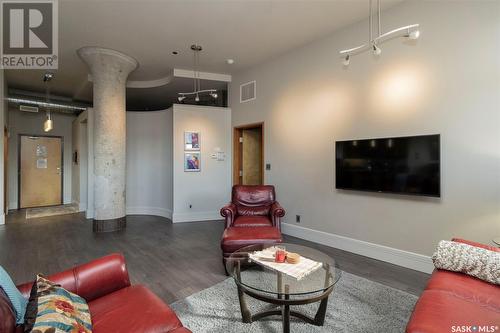 304 73 24Th Street E, Saskatoon, SK - Indoor Photo Showing Living Room