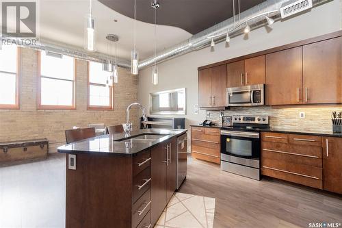 304 73 24Th Street E, Saskatoon, SK - Indoor Photo Showing Kitchen With Upgraded Kitchen