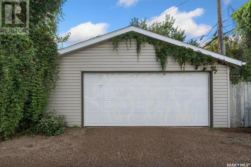 525 10Th Street E, Saskatoon, SK - Outdoor