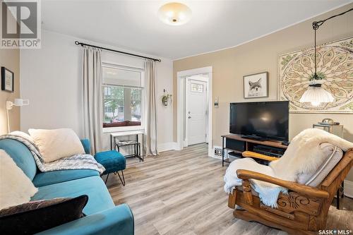 525 10Th Street E, Saskatoon, SK - Indoor Photo Showing Living Room