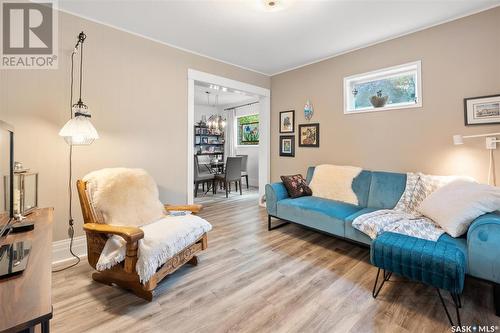 525 10Th Street E, Saskatoon, SK - Indoor Photo Showing Living Room